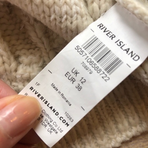 River Island Cold Shoulder Ruffle Top - Picture 5 of 6